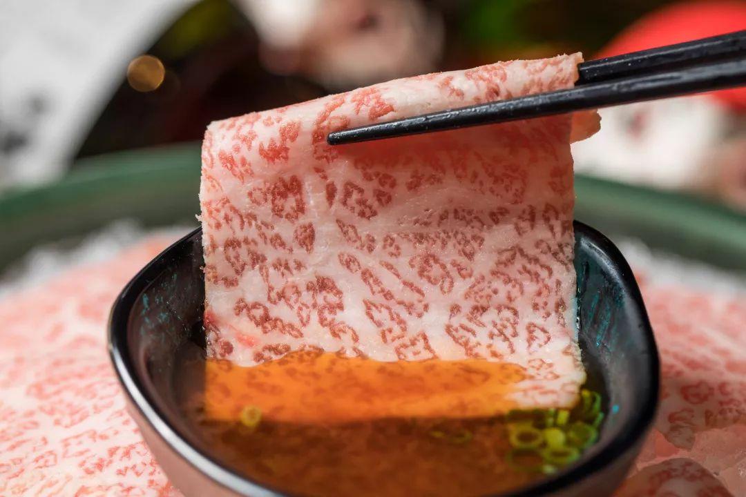 日式酒场大哥大出来营业了，凌晨3点还被小仙女围观