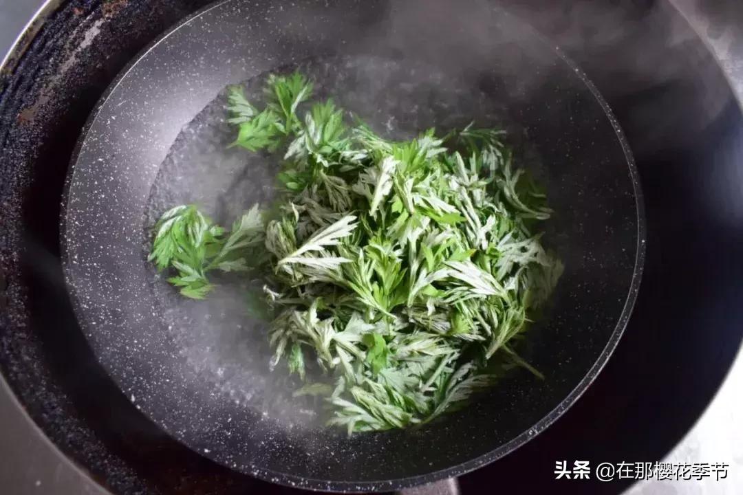 艾草防风紫苏煮水给婴儿洗澡,艾草生姜煮水给宝宝洗澡的好处