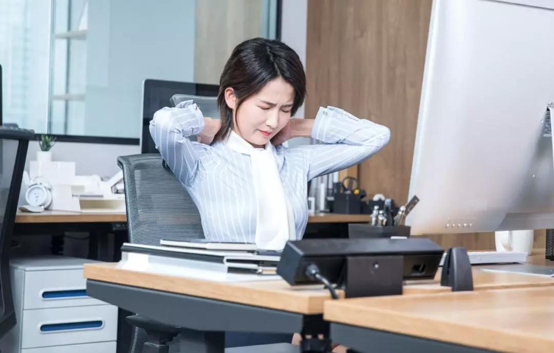 屁股坐的位置起大疙瘩怎么回事,屁股坐久了有黑圈怎么办