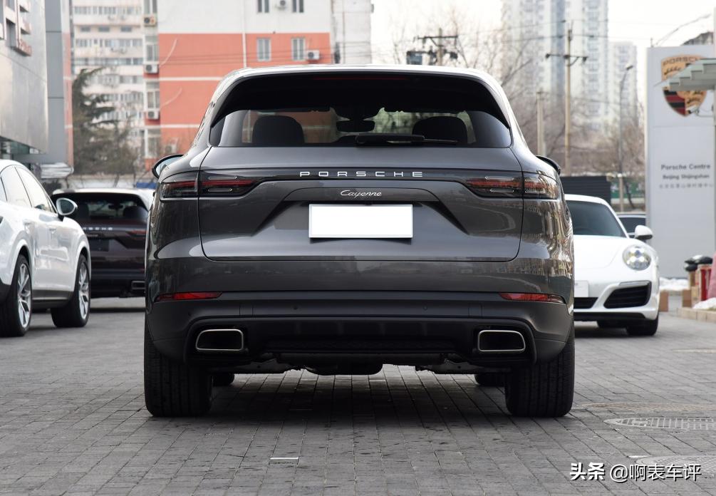 想买豪华SUV?保时捷Cayenne也不错,配3.0T+V6引擎,还带四驱