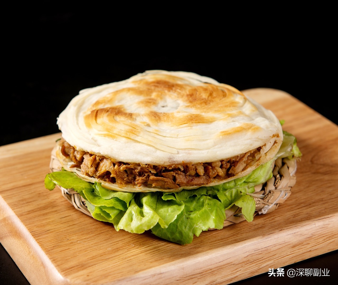 摆地摊如何在一个月之内赚够三万,怎么摆地摊一个月能赚十万块钱