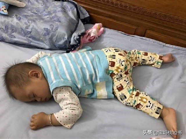 宝宝趴着睡才不闹腾是怎么回事,宝宝趴着要不要纠正