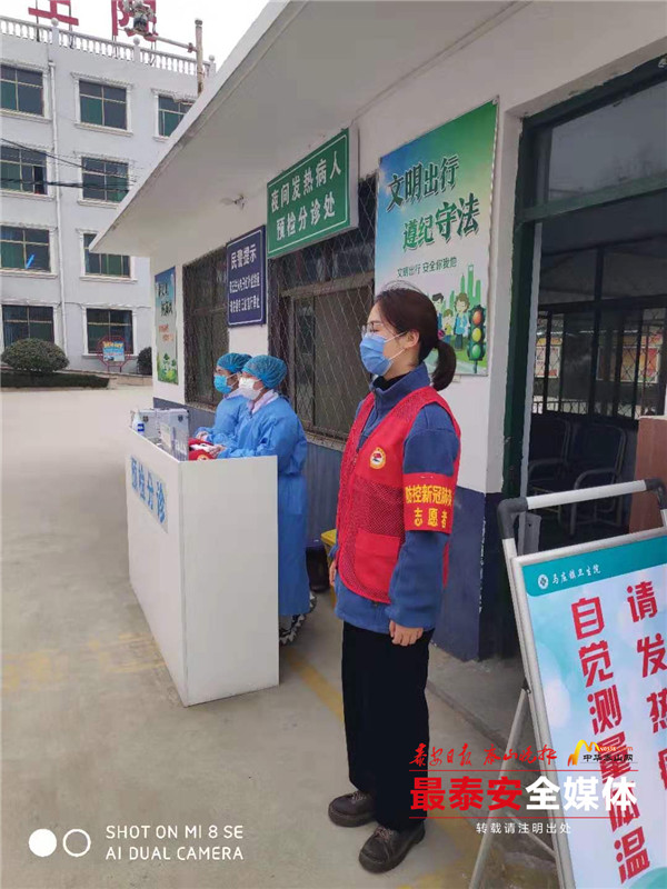 一家人齐上阵当志愿者,抗疫一线一家四口齐上阵