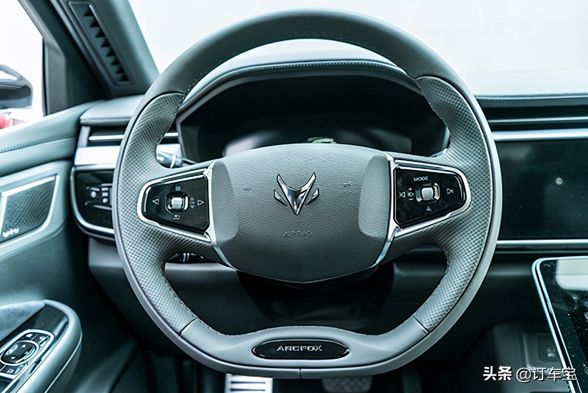 北汽新能源纯电suv汽车价格,新能源纯电suv极狐6座