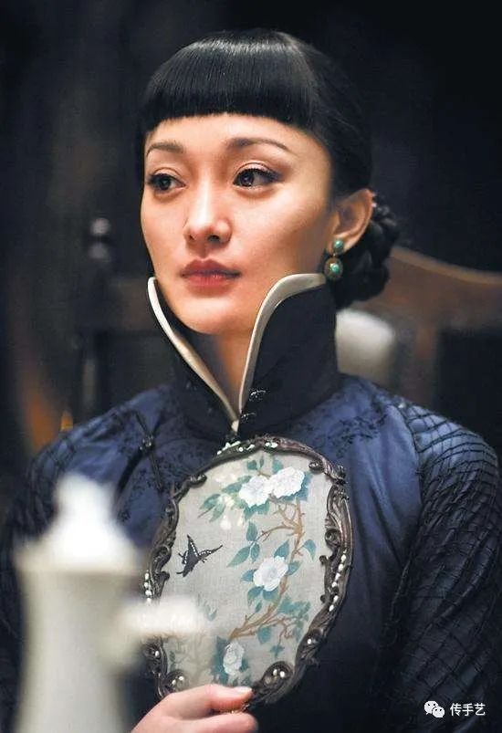 听过“塑身衣”，听过“塑脸领​”吗？民国显瘦第一神器