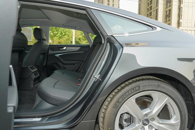 奥迪a7翠绿,上一代奥迪a7街拍