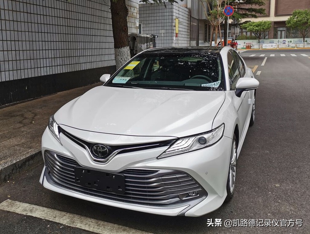 丰田凯美瑞专用行车记录仪,阅读灯取电不用走线,海思芯片很强大