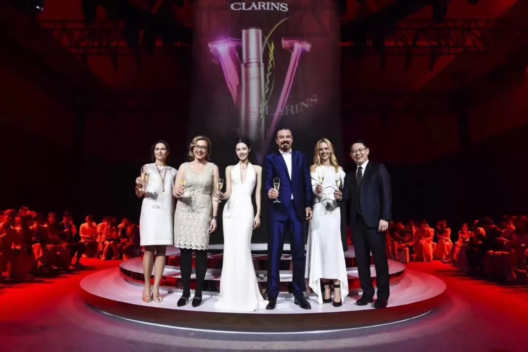 娇韵诗柔肤卸妆乳,好用的紧致精华娇韵诗