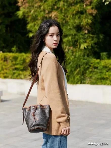 欧阳娜娜所有的包包,欧阳娜娜便宜的包包