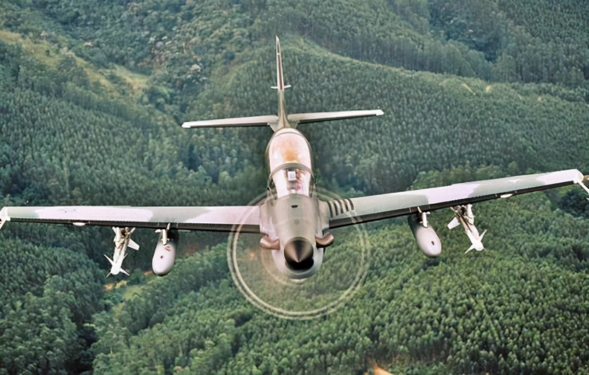 美国回过头采购非隐身战机，这坑咱可不能跟