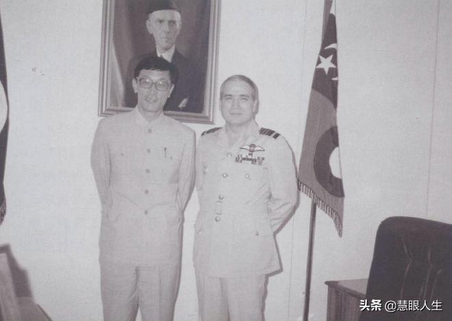 只带5美元出国，敲定中国第一笔*火军**出口订单，网爽文不敢这么写