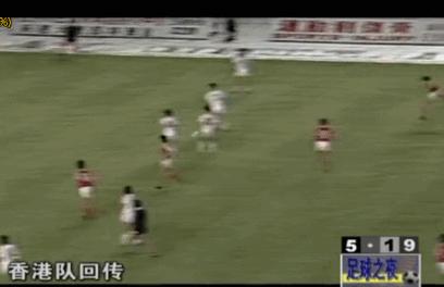 18年巴西球迷扔杂物砸大巴,前国脚曝16年前花20万能进国足