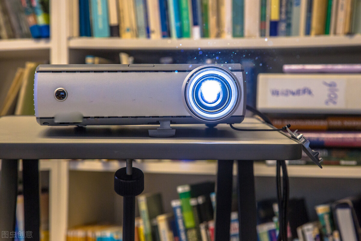 100寸液晶电视与激光电视对比,85寸的选液晶电视还是激光电视