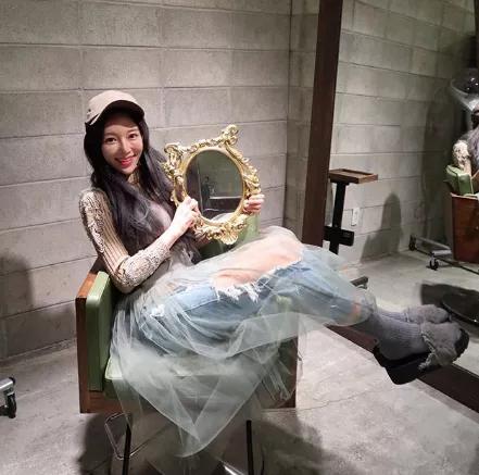 靠发型火起来的女星是谁,靠理发店年入40亿