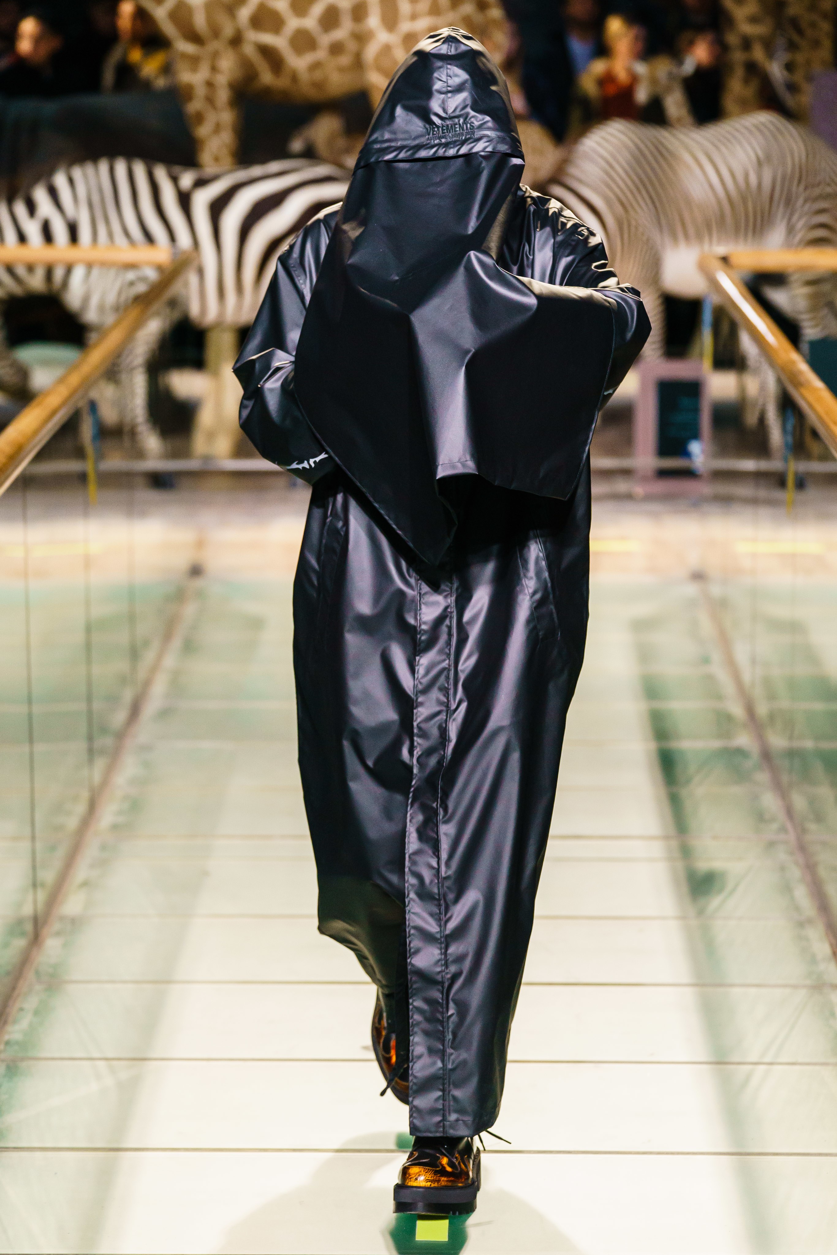 vetements2023秋冬新款,vetements2022秋冬高级成衣发布