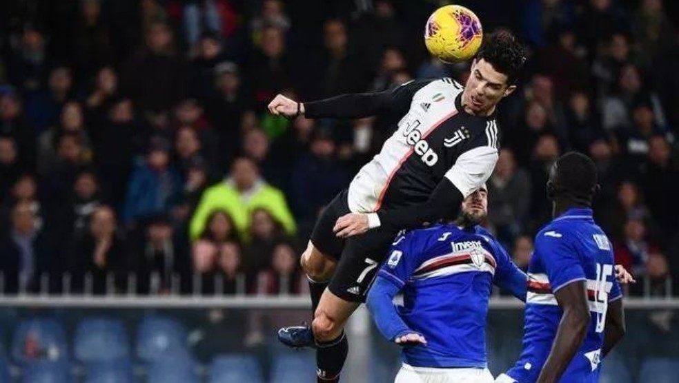 11个c罗vs11个梅西实况足球,实况足球梅西和c罗谁厉害