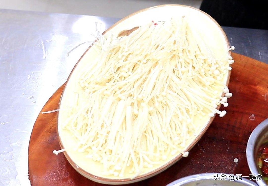 蒸鱼时料酒怎么放,蒸鱼前这么做又鲜又嫩不柴不腥