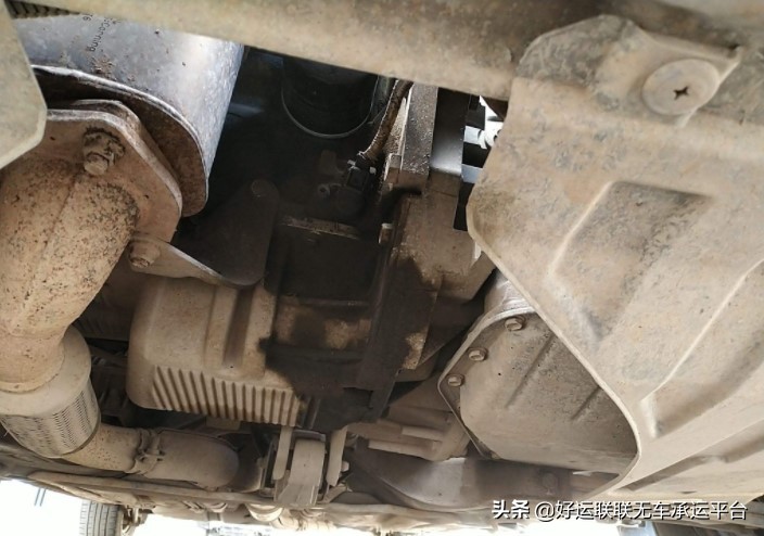卡车后桥漏油有什么原因,卡车漏油怎么处理