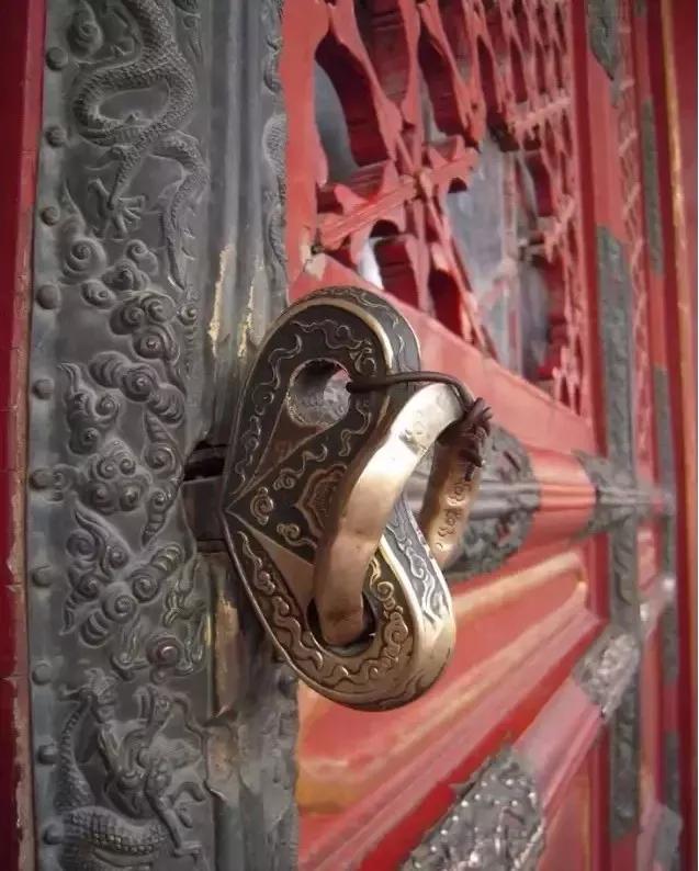 从前的锁好看钥匙也精美,从前的锁好看钥匙也精美什么意思