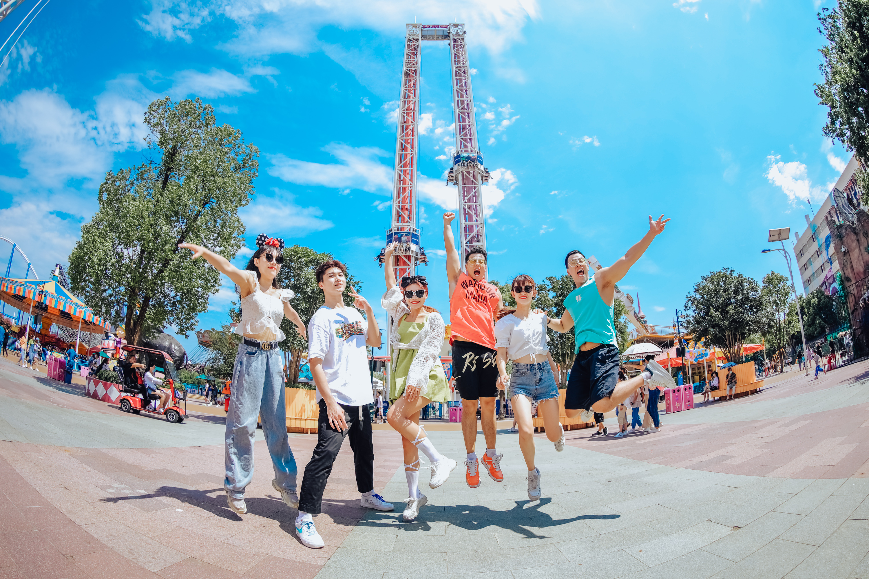 考完和朋友一起去了武汉,武汉欢乐谷全日游