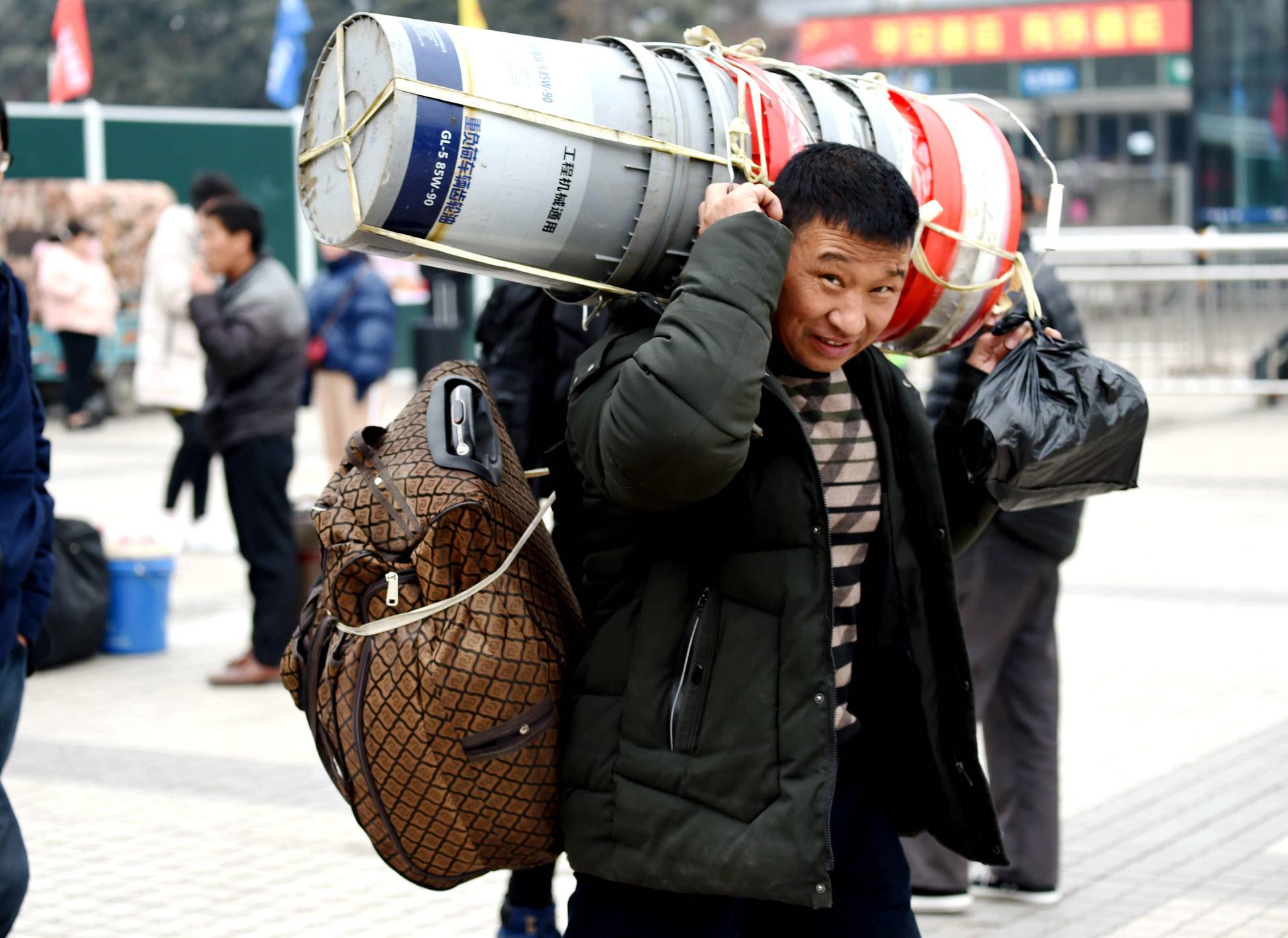 春运抢票生意经：加速包年收智商税上亿，黄牛一张票赚百元