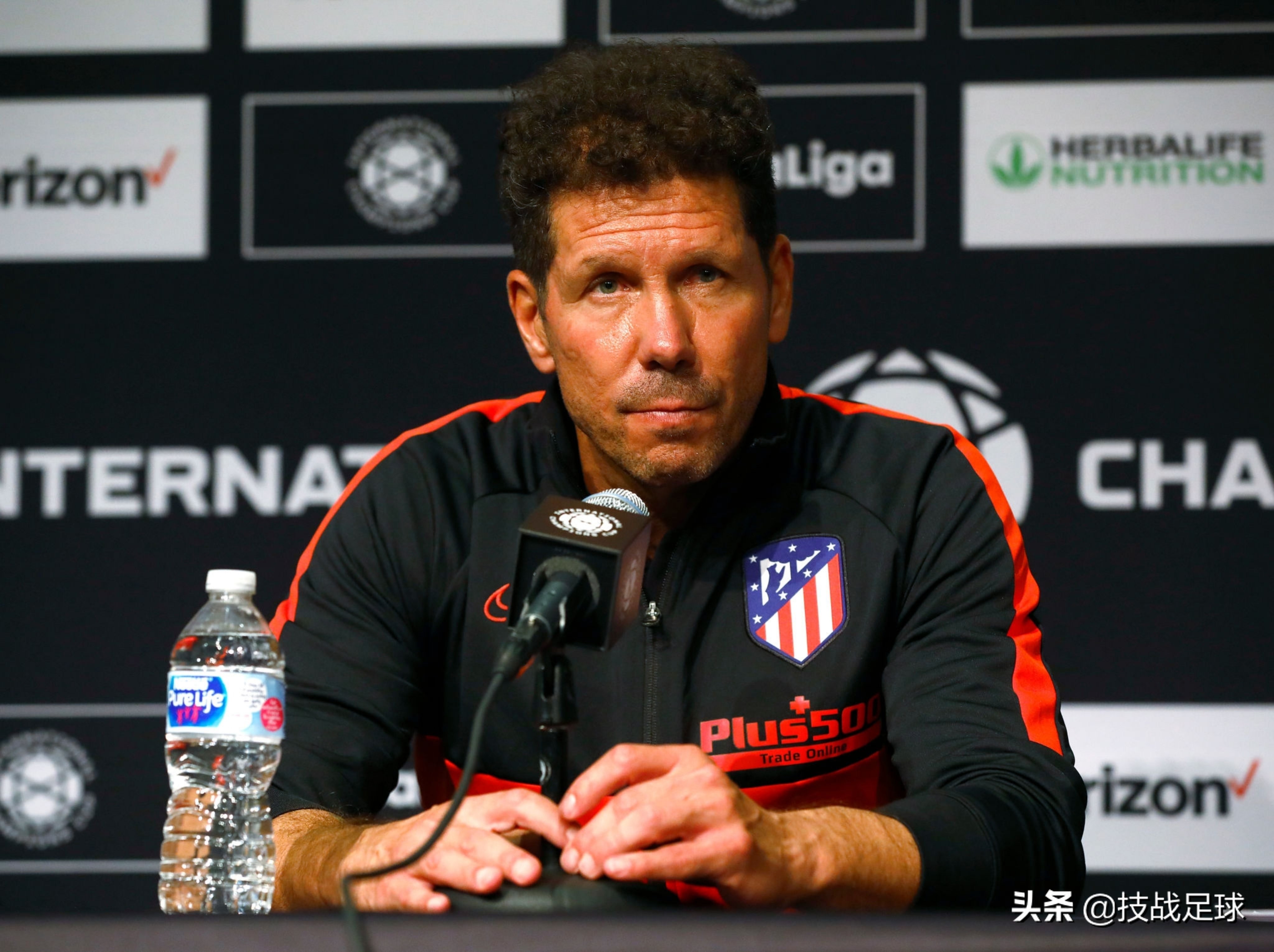 西蒙尼谈足球视频,实况足球西蒙尼选进攻还是防守