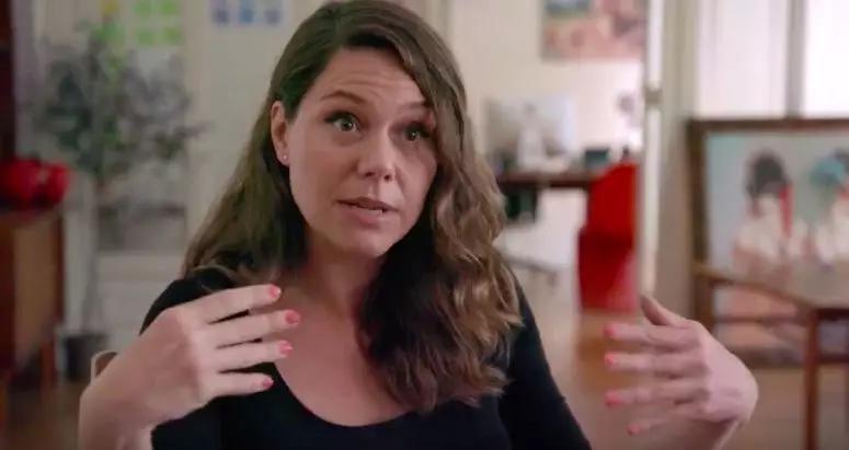 充斥着嗑炮、*艳猎**的外网直播，是情色产业最不起眼的一环