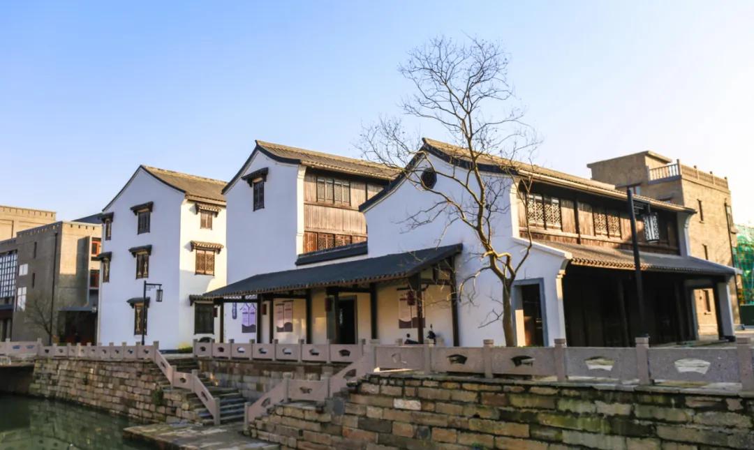 免摊位费免保证金免服务费...瓶窑老街喊你一起“全民练摊”！摆摊摆得好，100万资金和10间商铺，奖给你！