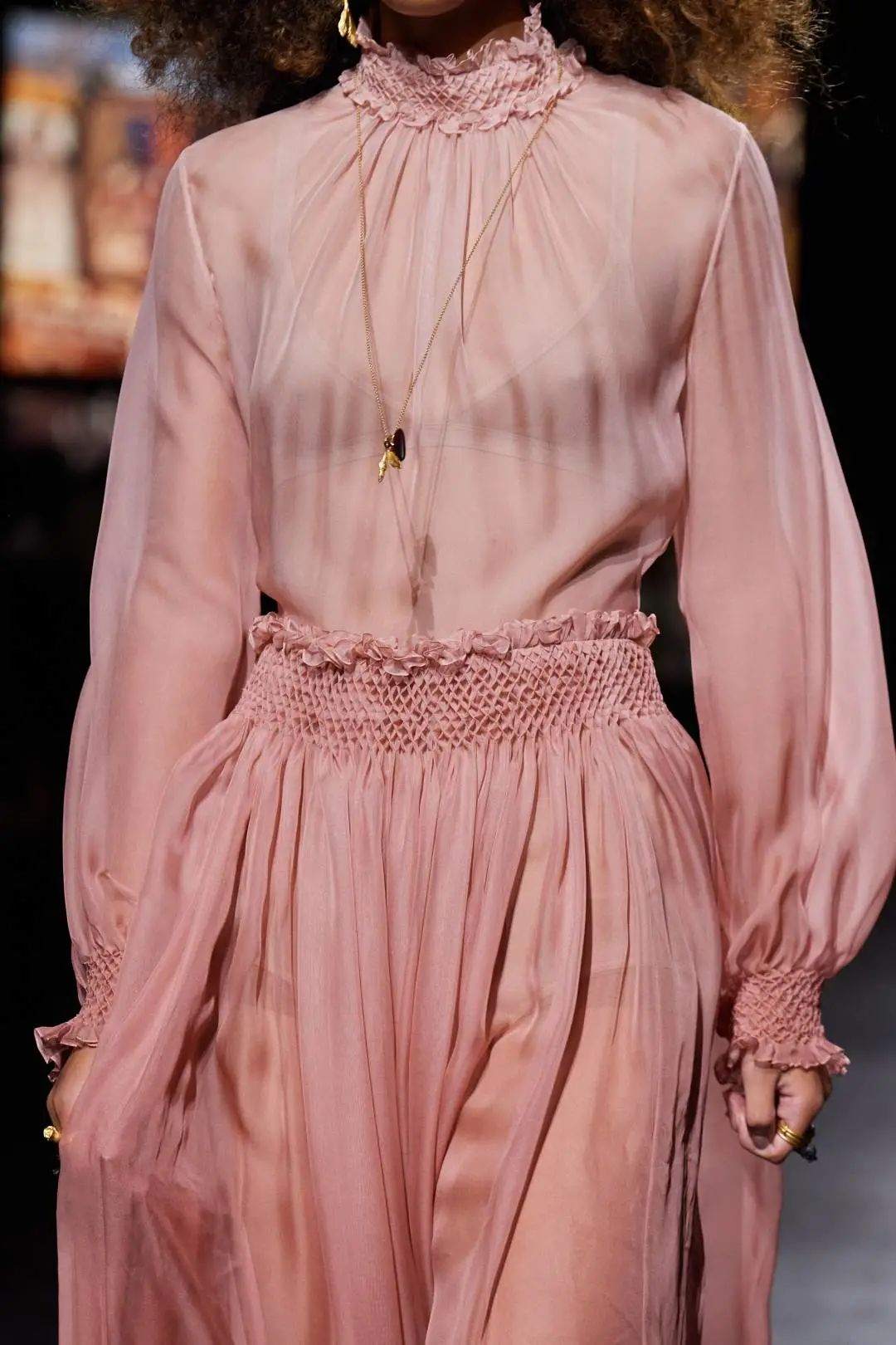 为什么穿衬衣的女人更有魅力,为啥穿裙子的女人更有吸引力