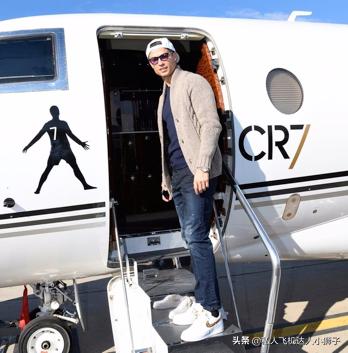 足坛球星私人飞机,足球球星坐私人飞机
