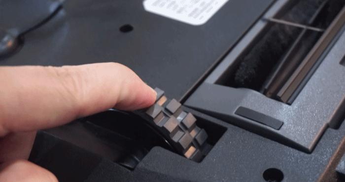 如何操作智能自动吸尘扫地机 (最简单的集尘扫地机器人)