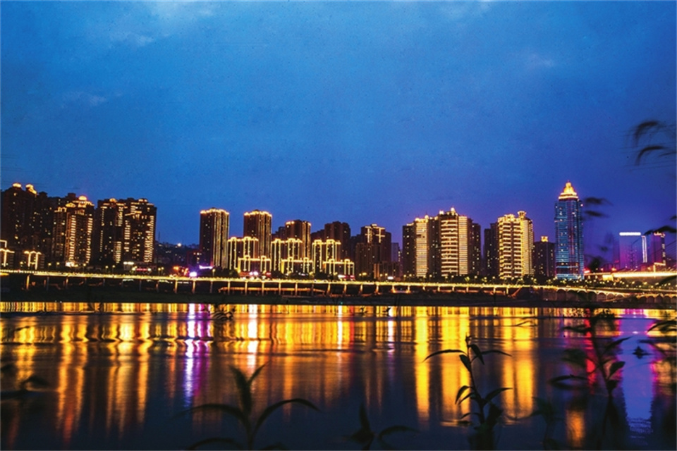 南滨路灯光秀观景吃饭最佳地点,重庆南滨路看风景酒馆