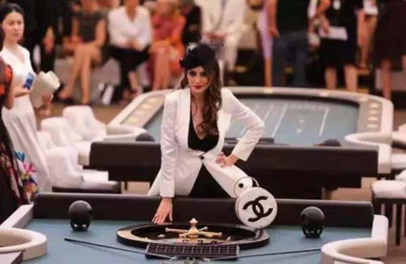 逝去亦永恒：“老佛爷”卡尔拉格斐的传奇人生