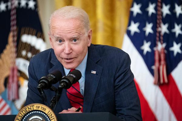 拜登眼睛突变,拜登最新怪异行为汇总