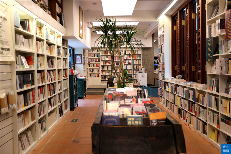 广州荔湾湖公园藏着一个可以睡觉的书店,这家书店再造一个乌托邦