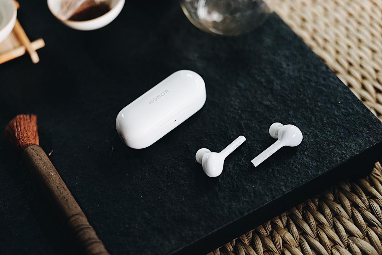 荣耀蓝牙耳机flypods3京东卖200多,荣耀耳机flypods青春版试用测评