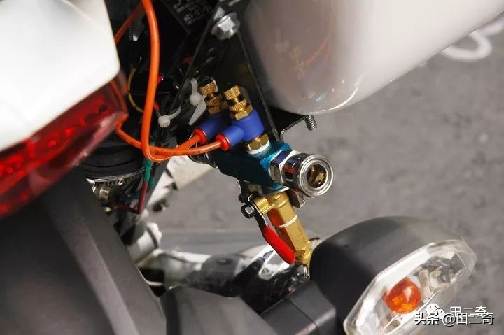 19款SYM新车发布,搭载ZXR400引擎,超炫涡*大轮**灯指纹启动