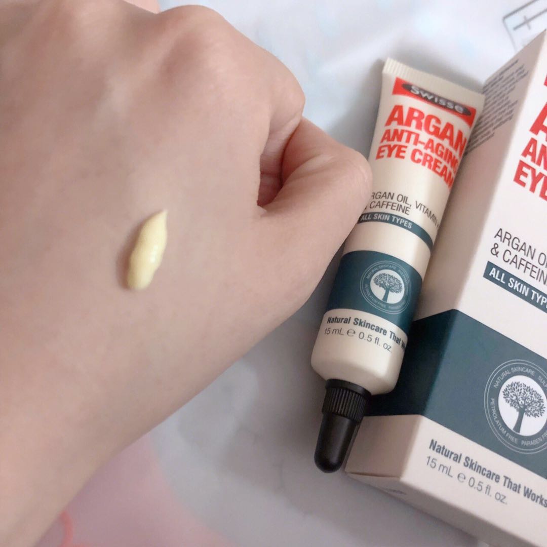 眼角下面的皱纹卡粉怎么办,眼角下边化妆有皱纹卡粉