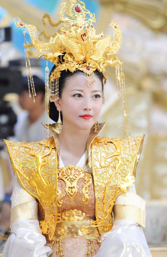 港姐关之琳李嘉欣周海媚,李嘉欣与周海媚哪个更胜一筹