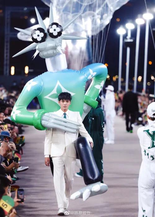 LV“转行”卖空气？一件充气夹克30000块，网友：我出3块