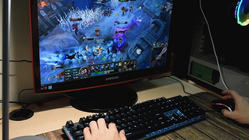 自从用了机械键盘就再也用不回电容胶了