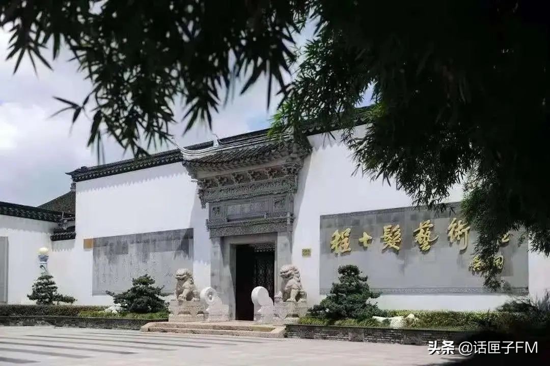 刚刚,复旦大学附属眼耳鼻喉科医院两院区恢复门急诊,记者现场直击