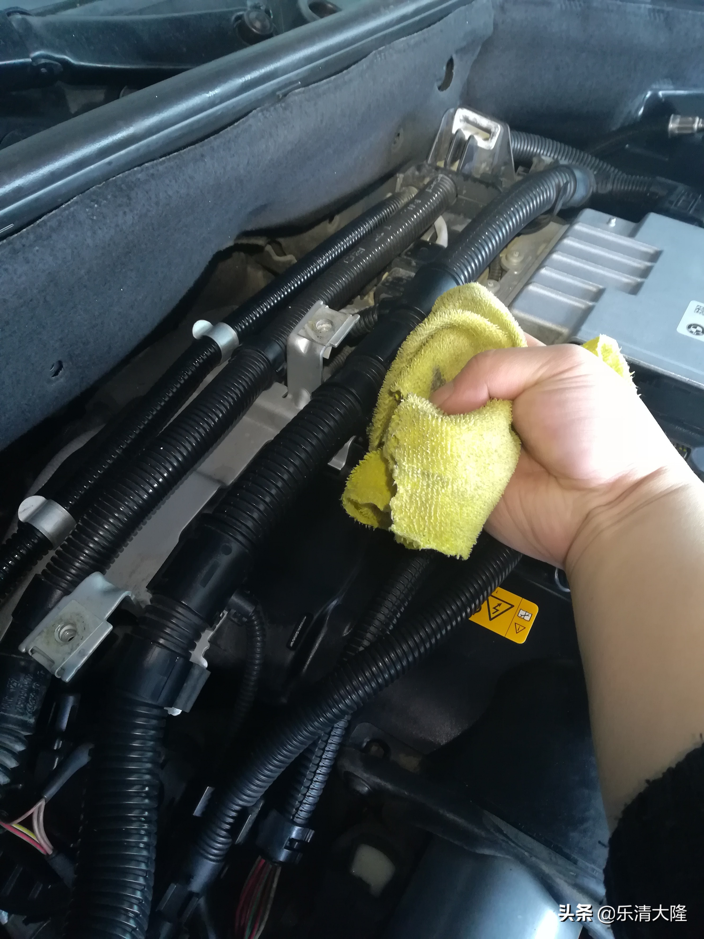 广州宝马7系内饰清洗,宝马7系发动机舱清洗