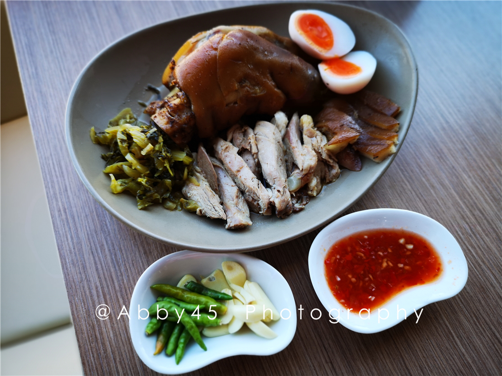 泰国清迈特色早餐,去泰国必吃的甜品芒果椰汁糯米饭