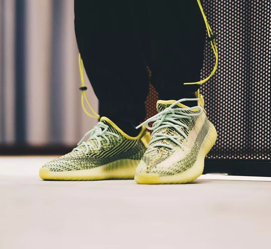 yeezy马上要出的鞋,yeezy纯白出新款