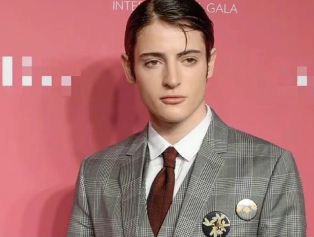 超模西摩有几个孩子,史蒂芬妮西摩儿子啥时候死的