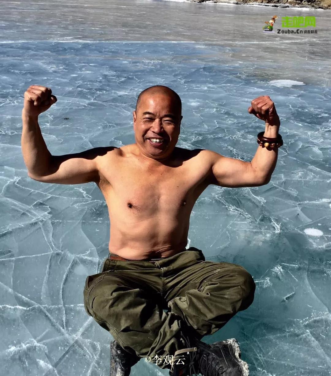 为了寻找疯狂的石头，他成为最早环驾中国的人，至今年龄成谜