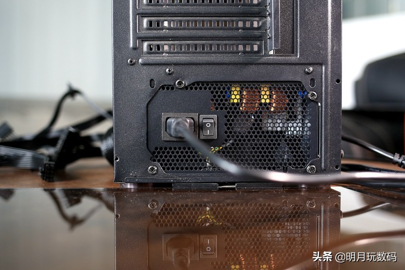 电脑无故重启是固态硬盘坏了吗,电脑无故重启是硬盘坏了么