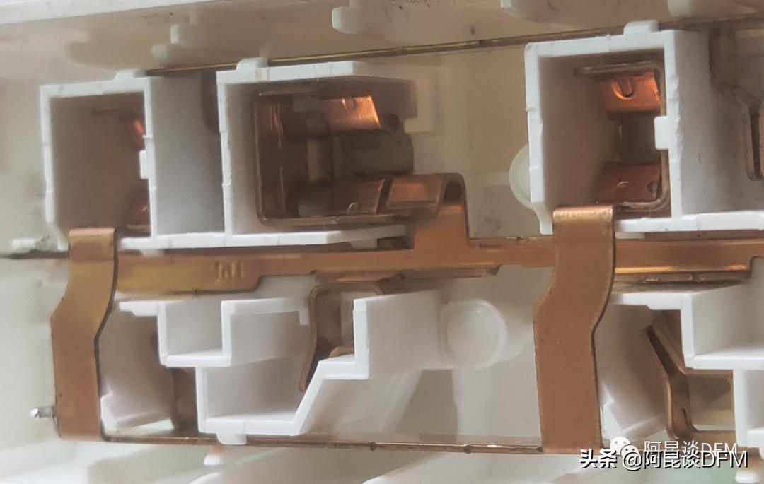 拆解小米插板,小米插座拆解评测
