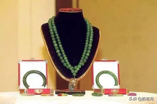 朝珠的大小规格都是一样的嘛,朝珠清代108颗怎么带